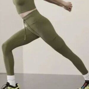 Athleta NWT Salutation Cargo Tight Legging Cargo XL $119